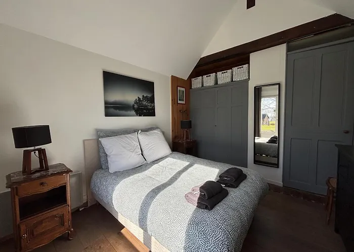 Maison De Campagne Lumineuse Spacieuse Dans Impasse Au Calme A Proximite D\'Un Chateau Deux Verandas Grand Jardin Cabane Pour Velos, Pres Port En Bessin Et Bayeux, Proche Plages Du Debarquement