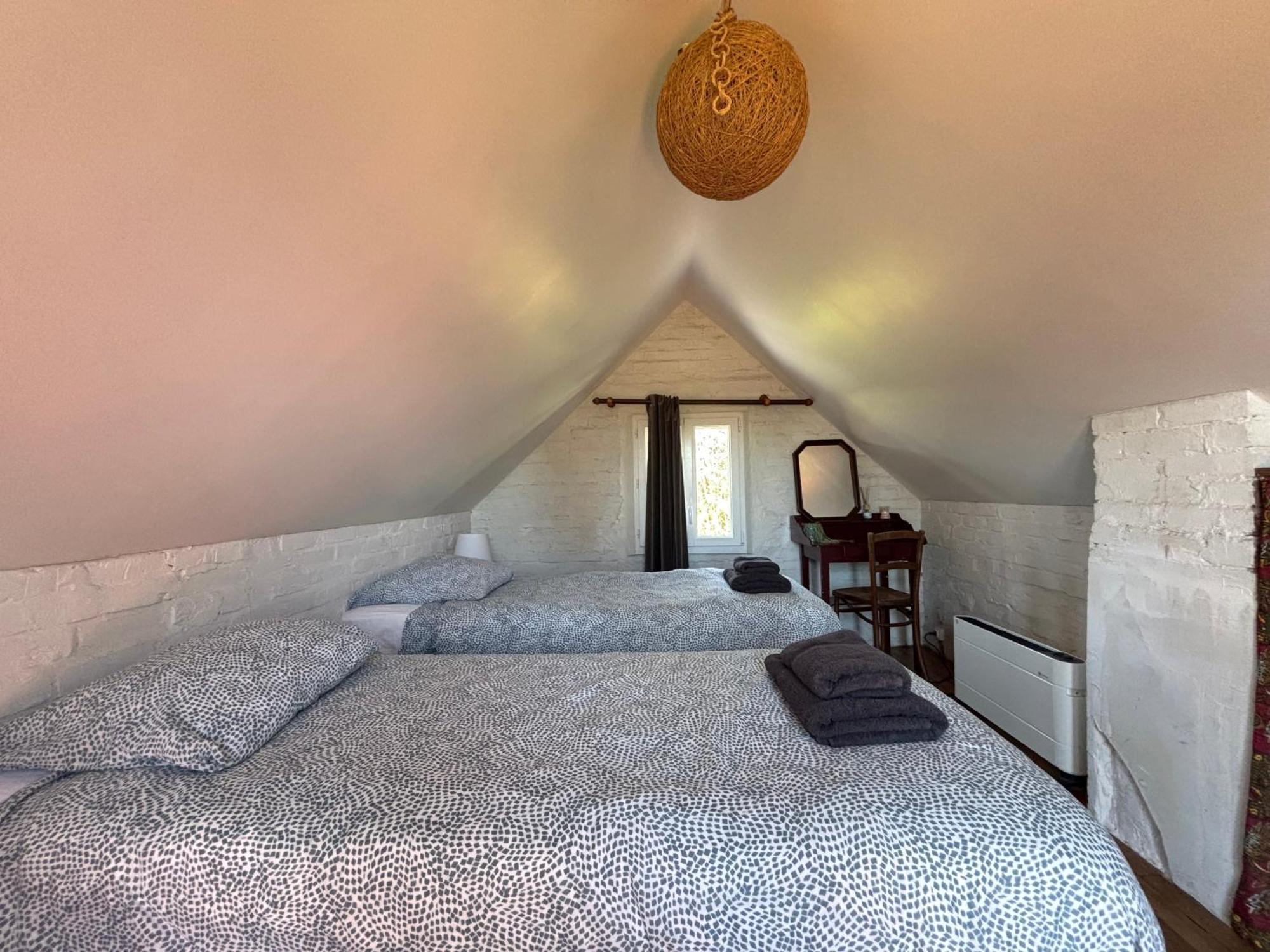 Holiday home Maison Lumineuse: Spacious Garden Retreat Near Port-en-bessin Commes