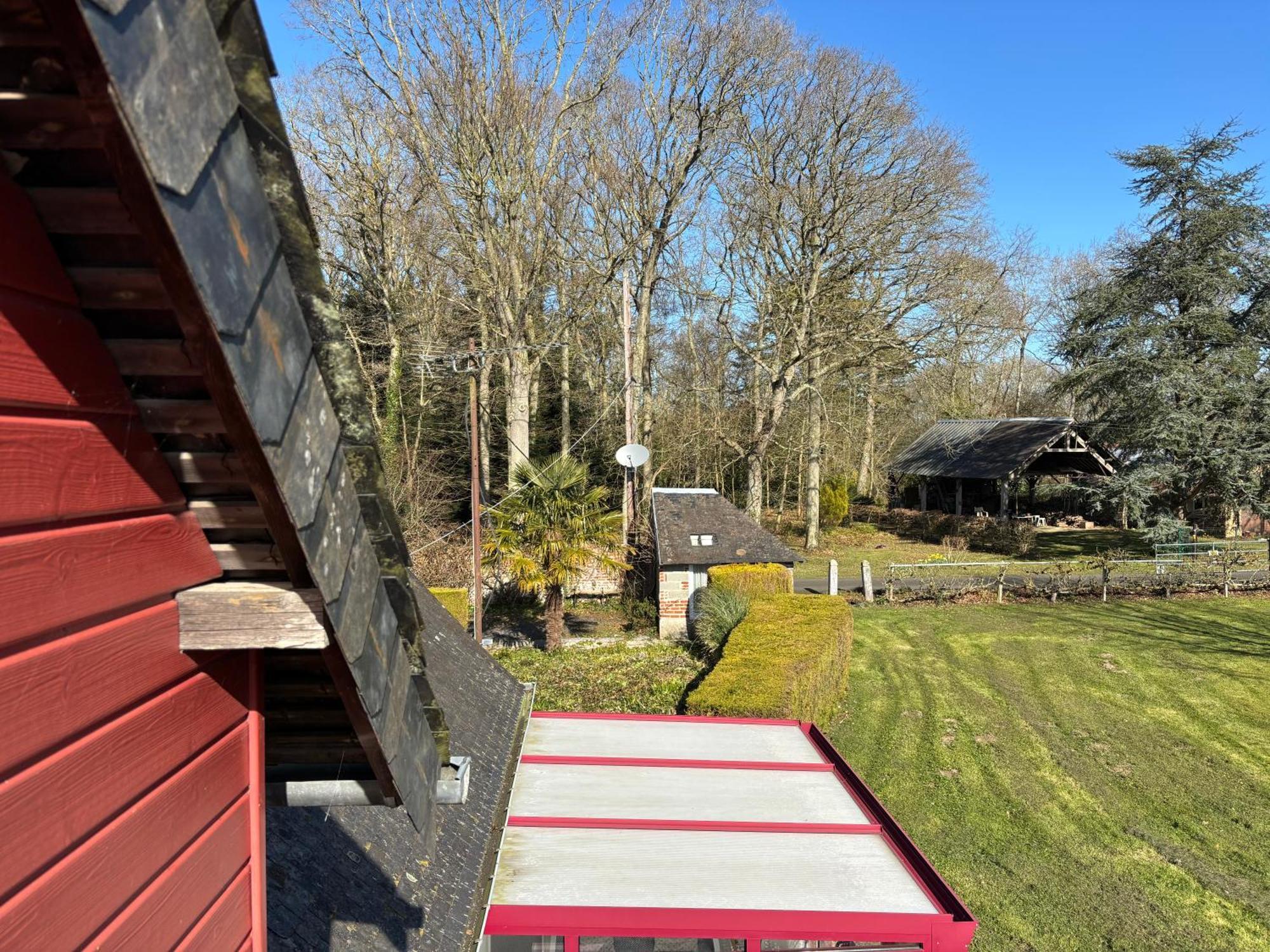 Maison Lumineuse: Spacious Garden Retreat Near Port-en-bessin