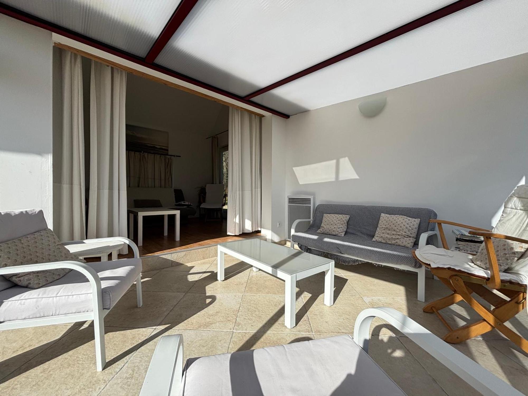 Holiday home Maison Lumineuse: Spacious Garden Retreat Near Port-en-bessin