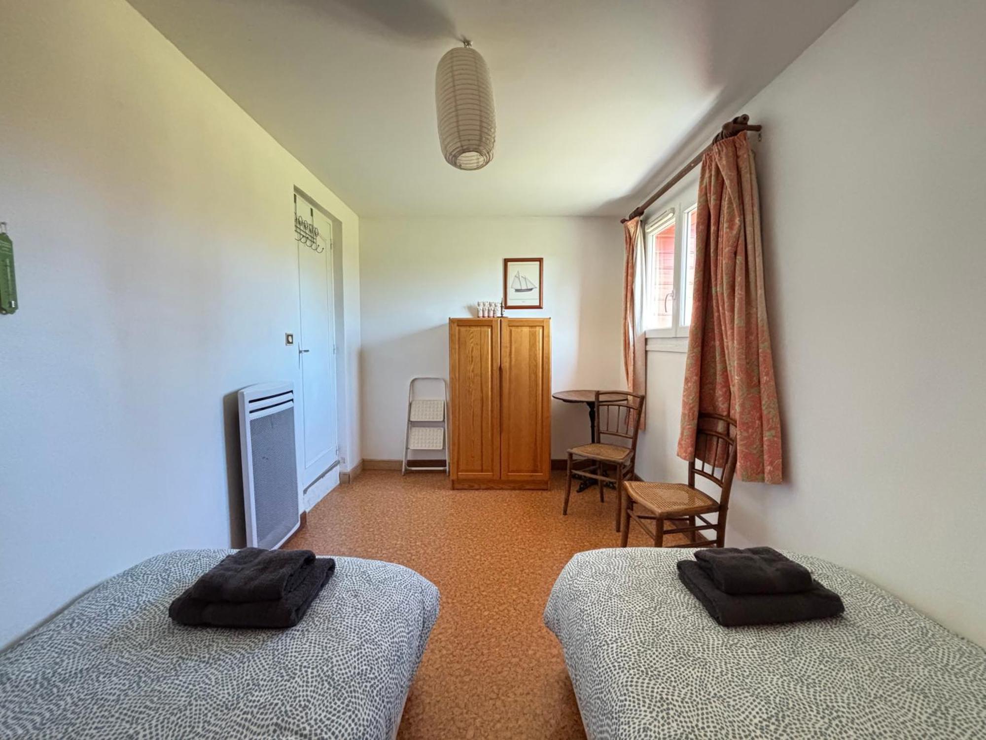 Maison Lumineuse: Spacious Garden Retreat Near Port-en-bessin Holiday home Commes